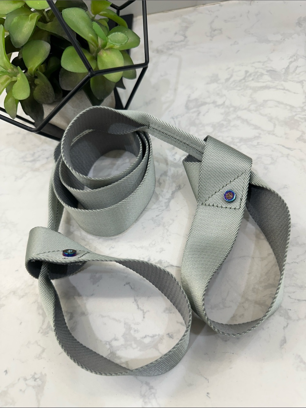 Lululemon Nylon yoga mat Strap with iridescent Snap Accents